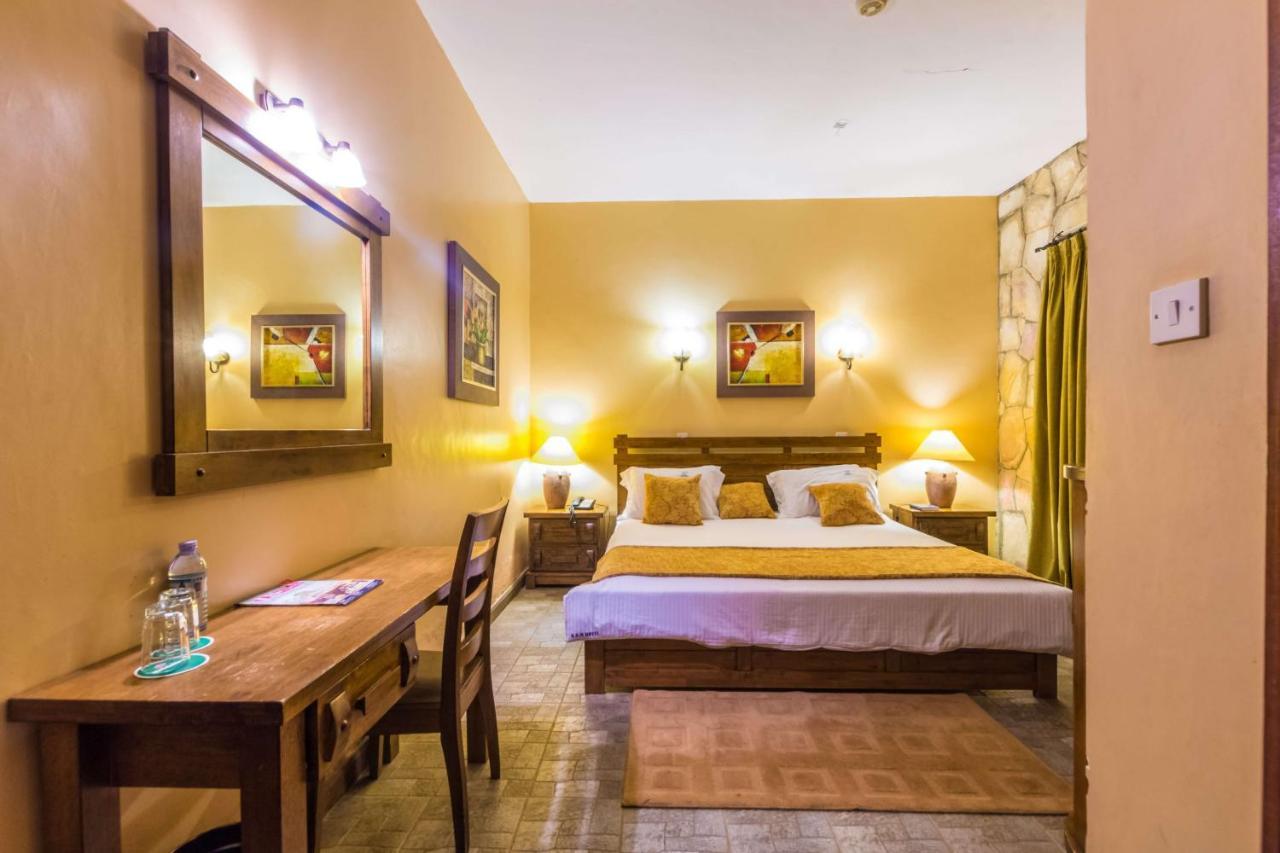 Mountains Of The Moon Hotel Fort Portal Exterior foto