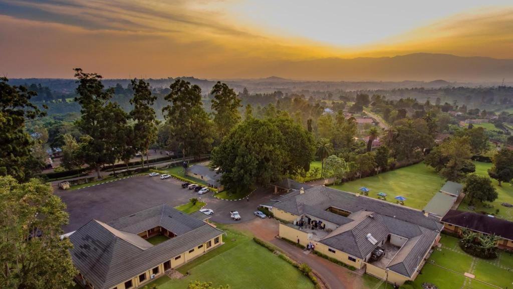 Mountains Of The Moon Hotel Fort Portal Exterior foto