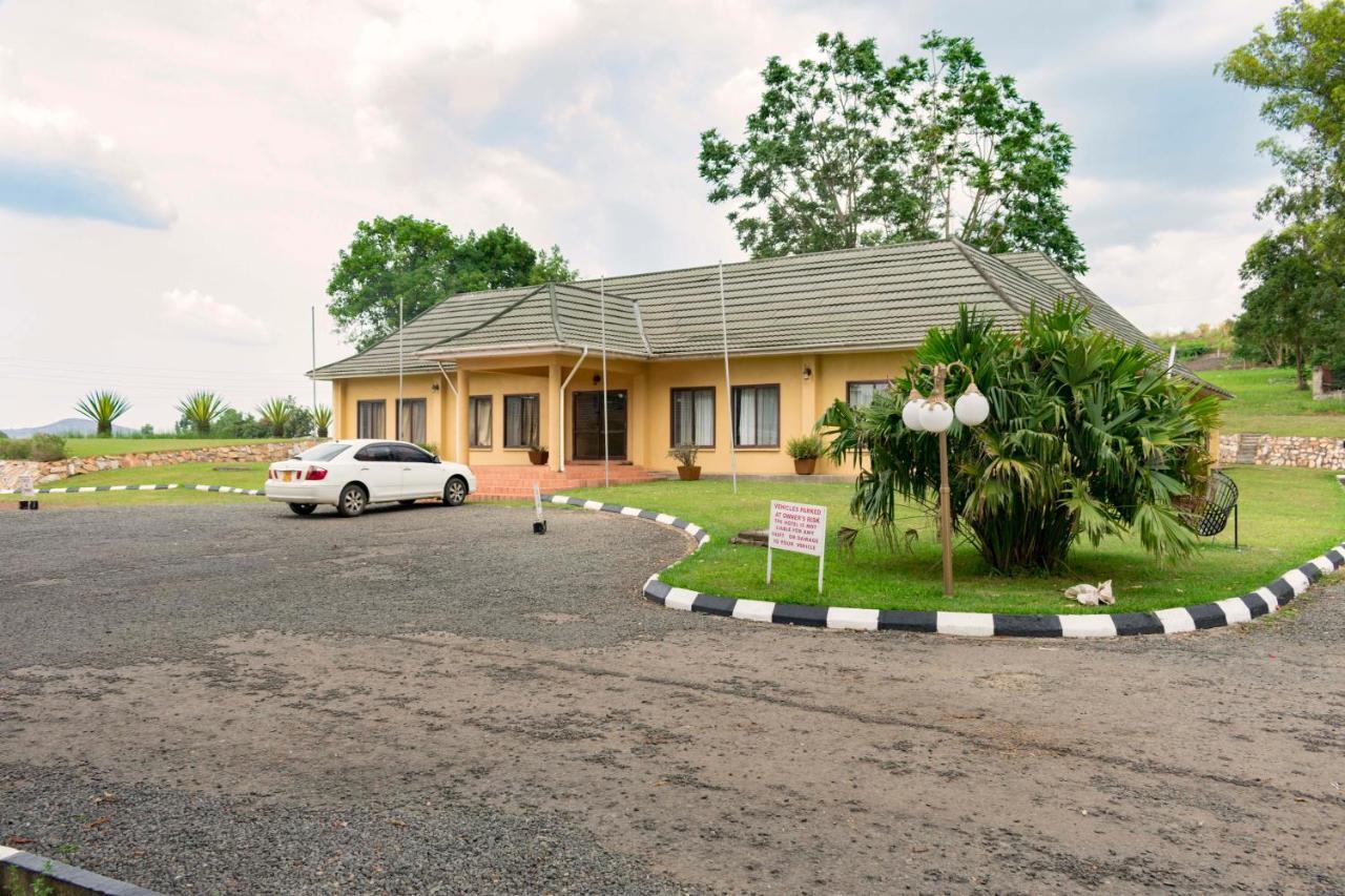 Mountains Of The Moon Hotel Fort Portal Exterior foto