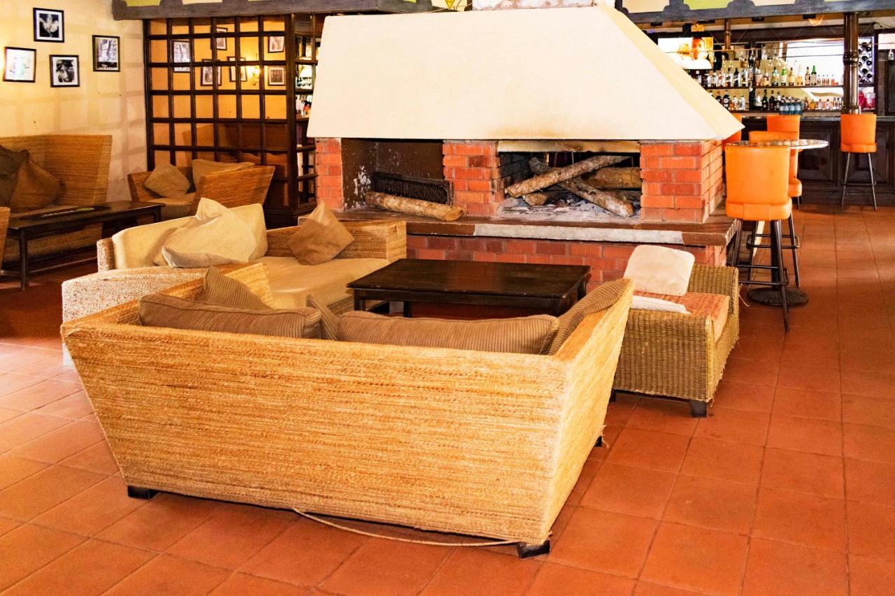 Mountains Of The Moon Hotel Fort Portal Exterior foto